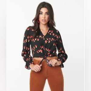 Black & Red Mushroom Print Tie Crop Top - Large